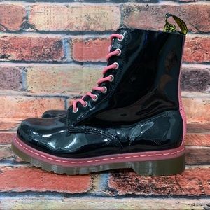 Dr. Martens 8 Eye Pascal Boots